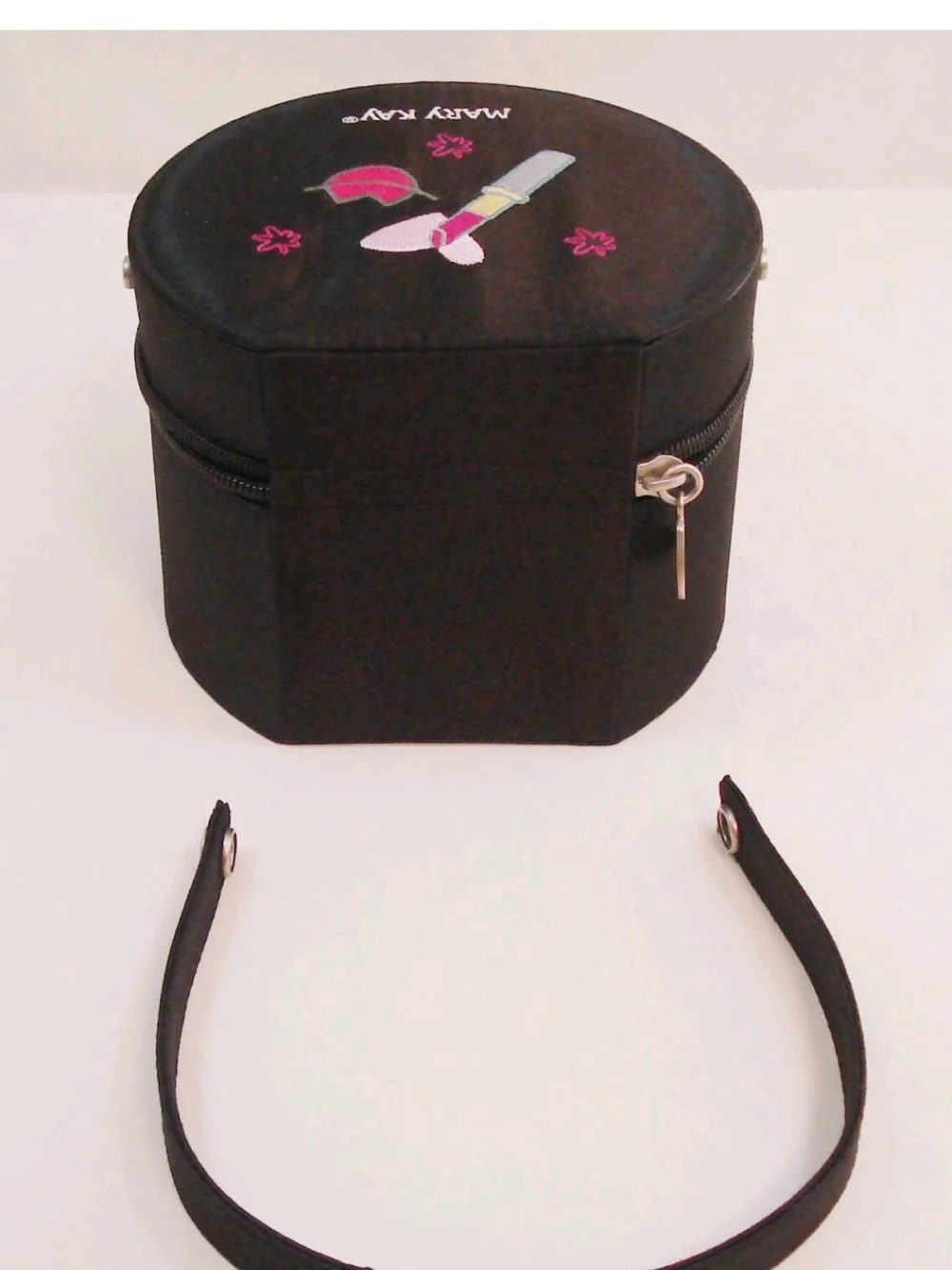 MARY KAY COSMETICS BOX MAKEUP Round Zip Lipstick Embroidery 5.5